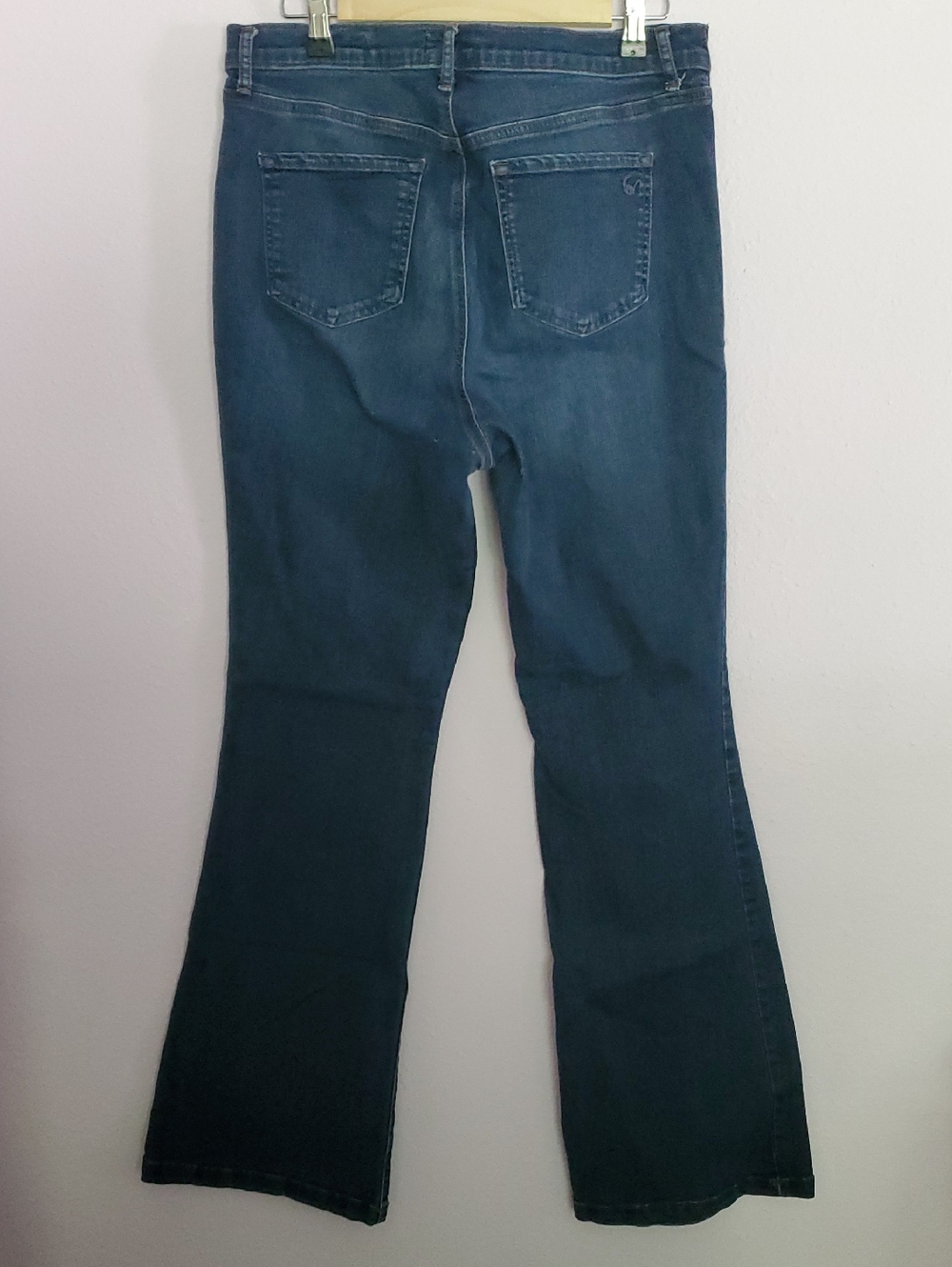 Sofia Vergara Maternity Jeans - Picture 2 of 6